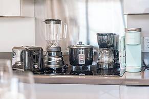 High Floor Mountain View with 2 Double Beds and Parking