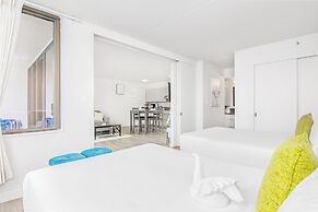 High Floor Mountain View with 2 Double Beds and Parking