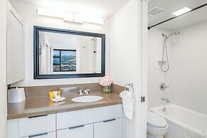 High Floor Mountain View with 2 Double Beds and Parking