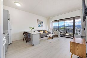 High Floor Mountain View with 2 Double Beds and Parking