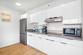 High Floor Mountain View with 2 Double Beds and Parking