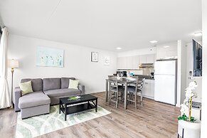 High Floor Mountain View with 2 Double Beds and Parking