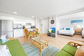 High Floor Mountain View with 2 Double Beds and Parking