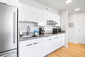 High Floor Mountain View with 2 Double Beds and Parking