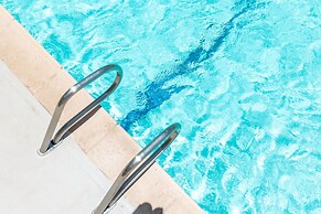 High Floor Mountain View with 2 Double Beds and Parking