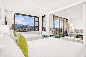 High Floor Mountain View with 2 Double Beds and Parking