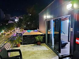 $ PROMO $ Big Rooftop Apt 10 BDRM w/Pool @Poblado