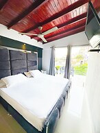 $ PROMO $ Big Rooftop Apt 10 BDRM w/Pool @Poblado