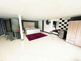 $ PROMO $ Big Rooftop Apt 10 BDRM w/Pool @Poblado