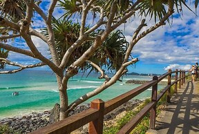 Tranquil 2 Bedroom on Burleigh Headland