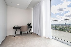 Stunning Three-bedroom Apartment on the River