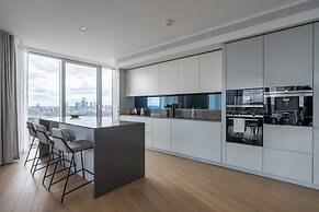 Stunning Three-bedroom Apartment on the River