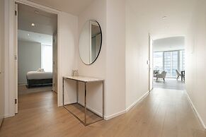 Stunning Three-bedroom Apartment on the River