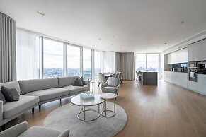 Stunning Three-bedroom Apartment on the River