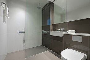 Stunning Three-bedroom Apartment on the River