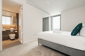 Stunning Three-bedroom Apartment on the River