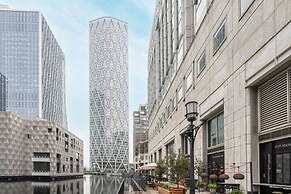 Stunning Three-bedroom Apartment on the River