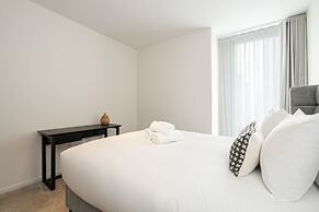 Stunning Three-bedroom Apartment on the River