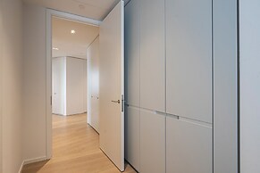 Stunning Three-bedroom Apartment on the River