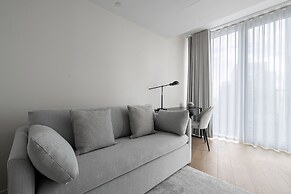 Stunning Three-bedroom Apartment on the River