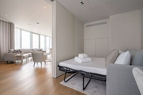 Stunning Three-bedroom Apartment on the River