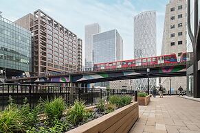 Stunning Three-bedroom Apartment on the River