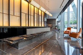 Stunning Three-bedroom Apartment on the River