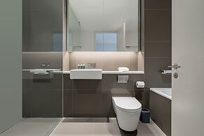 Stunning Three-bedroom Apartment on the River