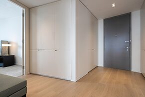 Stunning Three-bedroom Apartment on the River