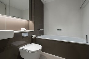 Stunning Three-bedroom Apartment on the River