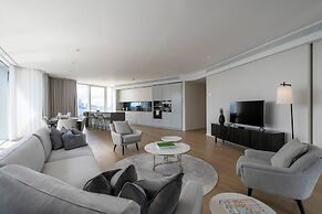 Stunning Three-bedroom Apartment on the River