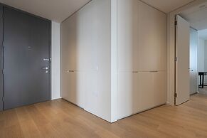 Stunning Three-bedroom Apartment on the River