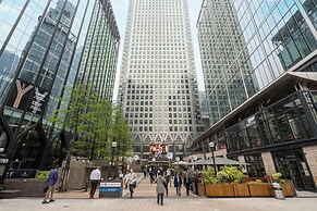 Stunning Three-bedroom Apartment on the River