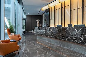 Stunning Three-bedroom Apartment on the River