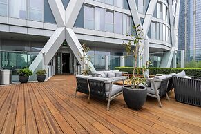 Stunning Three-bedroom Apartment on the River