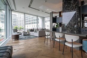 Stunning Three-bedroom Apartment on the River