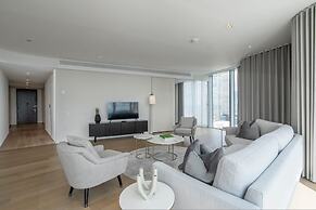 Stunning Three-bedroom Apartment on the River