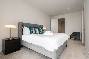 Stunning Three-bedroom Apartment on the River