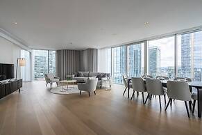 Stunning Three-bedroom Apartment on the River