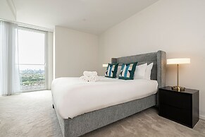 Stunning Three-bedroom Apartment on the River