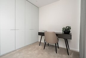 Stunning Three-bedroom Apartment on the River