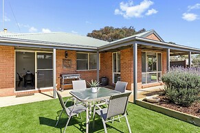 2 Bedroom - Walk to Beach - Pet Friendly