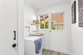 2 Bedroom - Walk to Beach - Pet Friendly