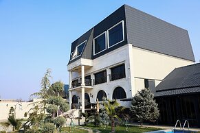 Ketrin Hotel & Restaurant