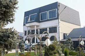 Ketrin Hotel & Restaurant