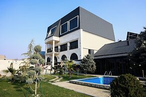 Ketrin Hotel & Restaurant