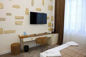 Ketrin Hotel & Restaurant