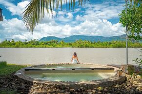 Komsan Kampot Resort