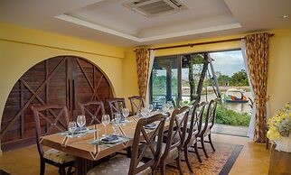 Komsan Kampot Resort