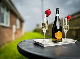 Charming Chalet-style Bungalow in Kessingland